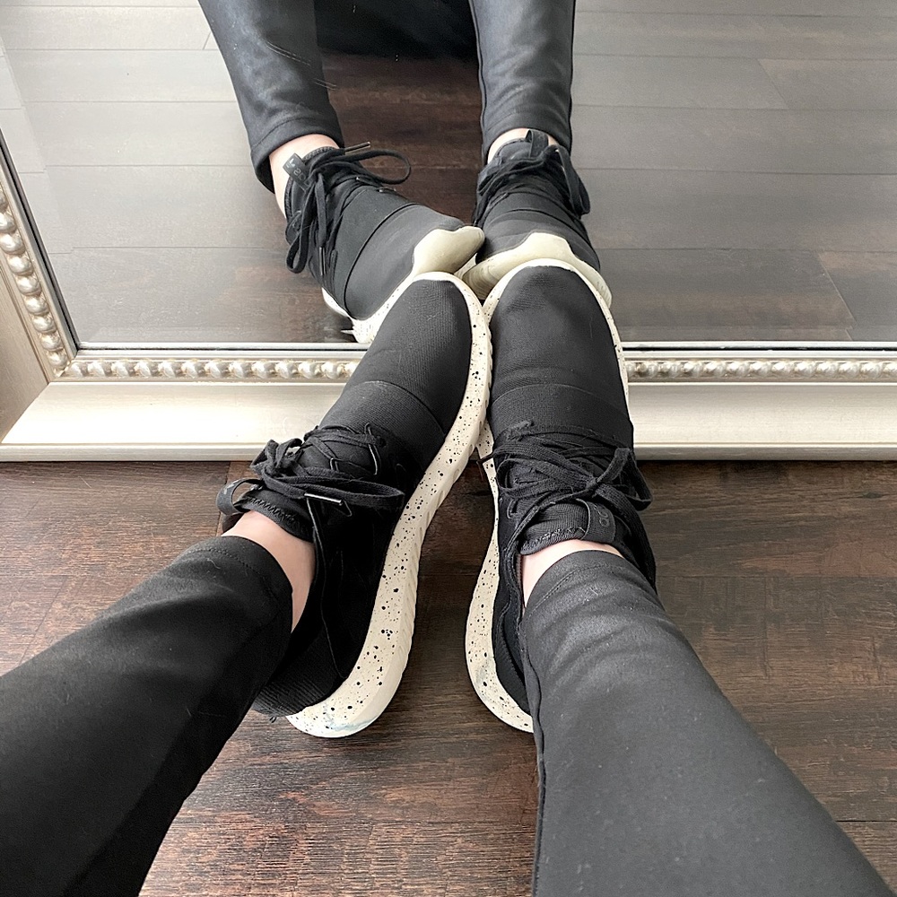 Adidas Black Sz W 8.5 shoe